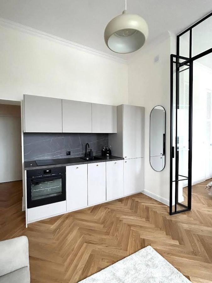 Old Town Residence , Wi-Fi , 2-Beds , Aesthetics - By Hik Apartments Варшава Экстерьер фото